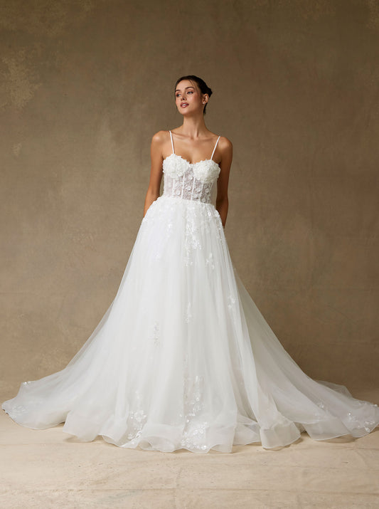 Vestido de Novia Sin Mangas, Escote Corazón y Con Espalda Con Cordones. Color Off White