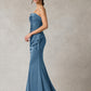 Vestido Entallado Manga Caída a Un Solo Hombro, Detalle de Drapeado al Frente con Aplicación a Un Costado de la Cintura, Color Dusty Blue