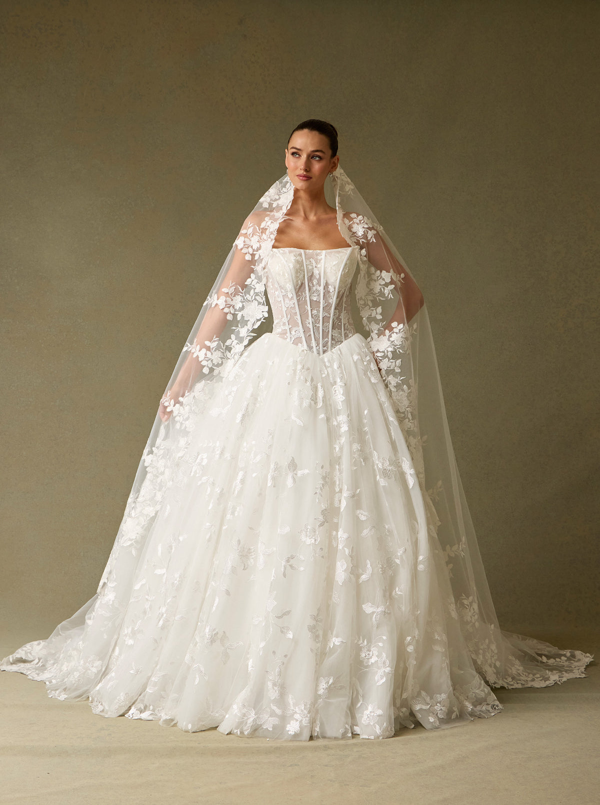 Velo Largo de Novia de Tul Bordado, Color Off White