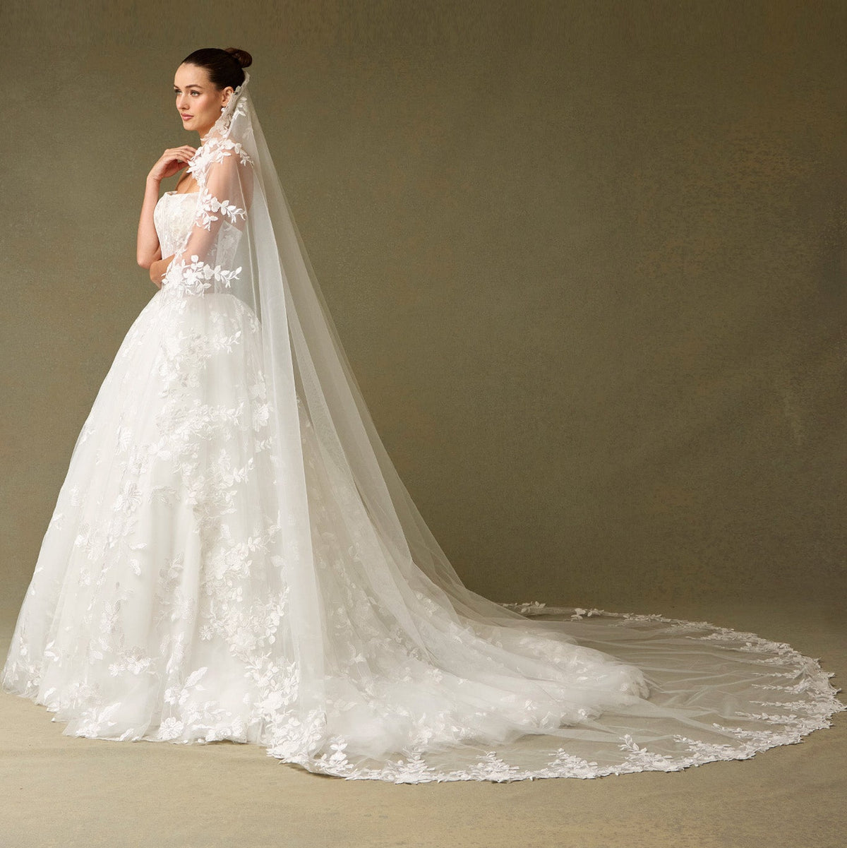 Velo Largo de Novia de Tul Bordado, Color Off White