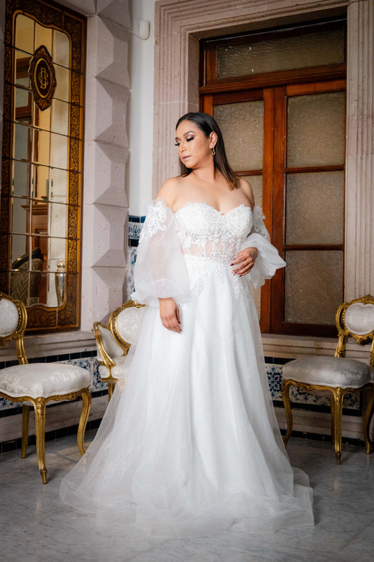 Vestido para Novia de tul  en capas sin tirantes de encaje