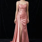 Vestido Ajustado Recto con Banda Lateral y Cauda, Con Tirantes, Escote Redondo, con Detalles de Bordado y Drapeado, Varios Colores