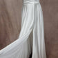 Vestido de Satén, Sin Mangas, Cuello en V, Cuerpo plisado, Espalda Acordonada y Abertura en la Pierna, Color Off White