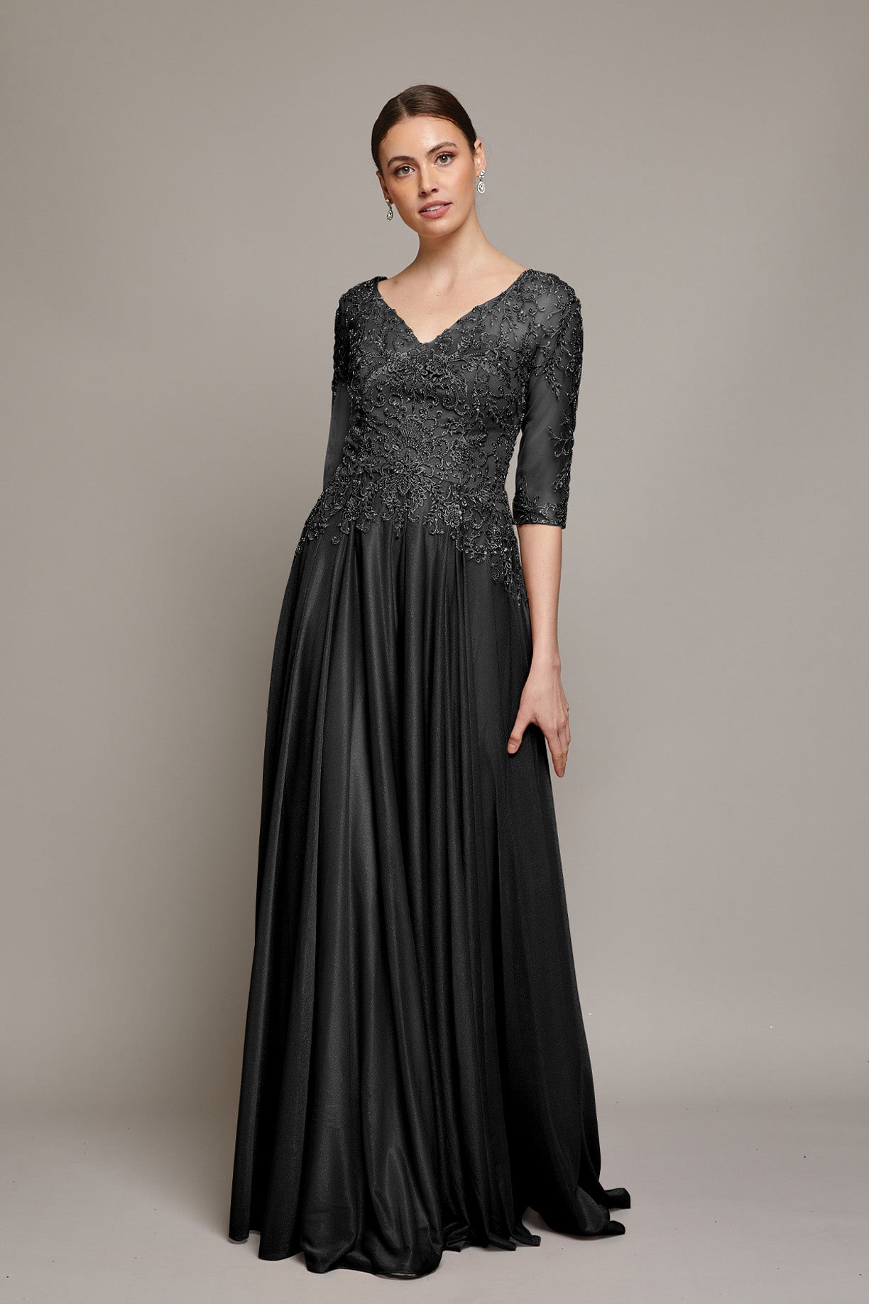 Vestido de Tul Brilloso y Bordado con Cuentas y Lentejuelas con mangas 3/4 Color Gold y Black