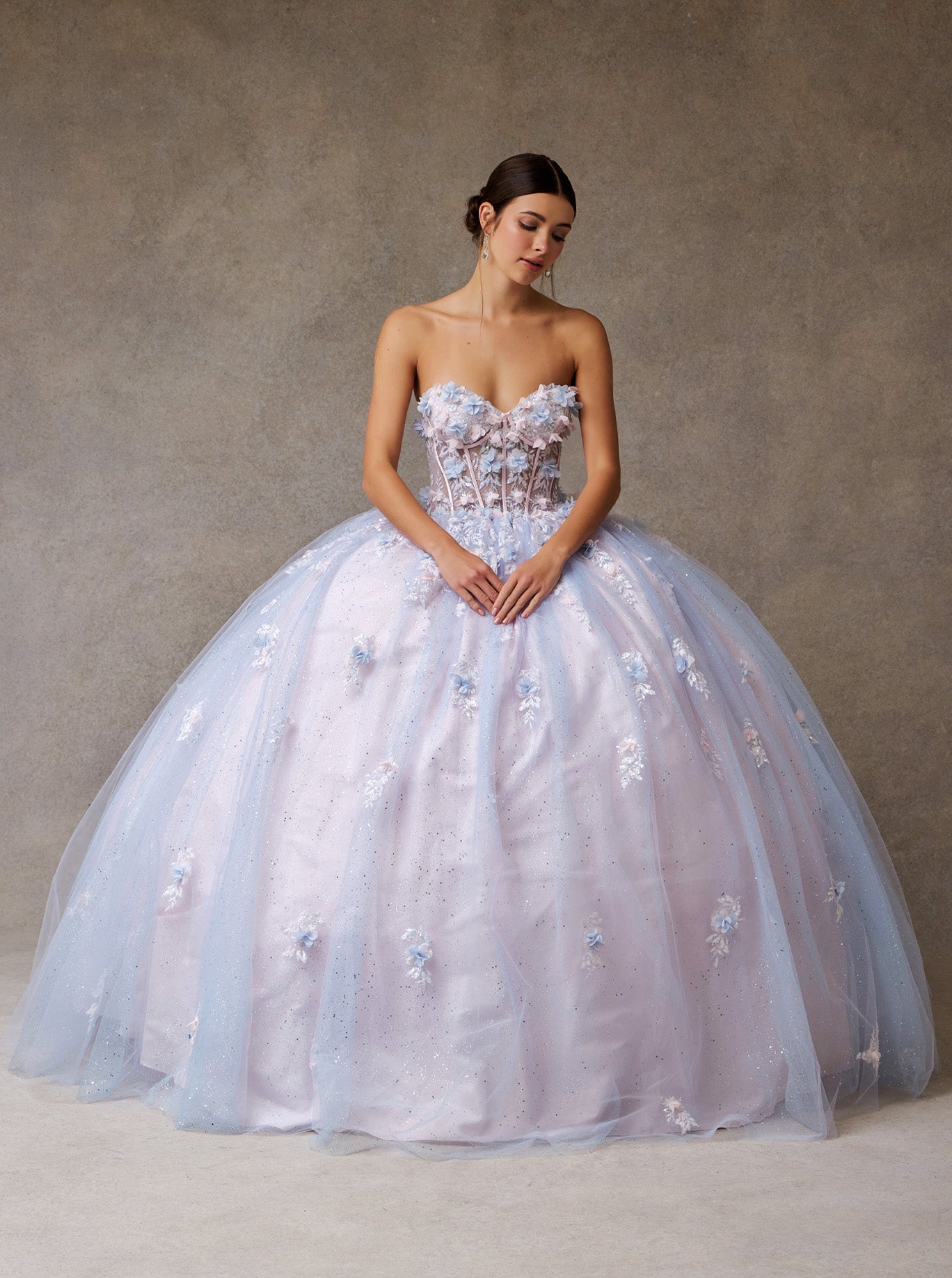 Vestido de Fiesta con Brillos Escote de Corazón Aplicaciones en Flores en color Ligth Blue Pink