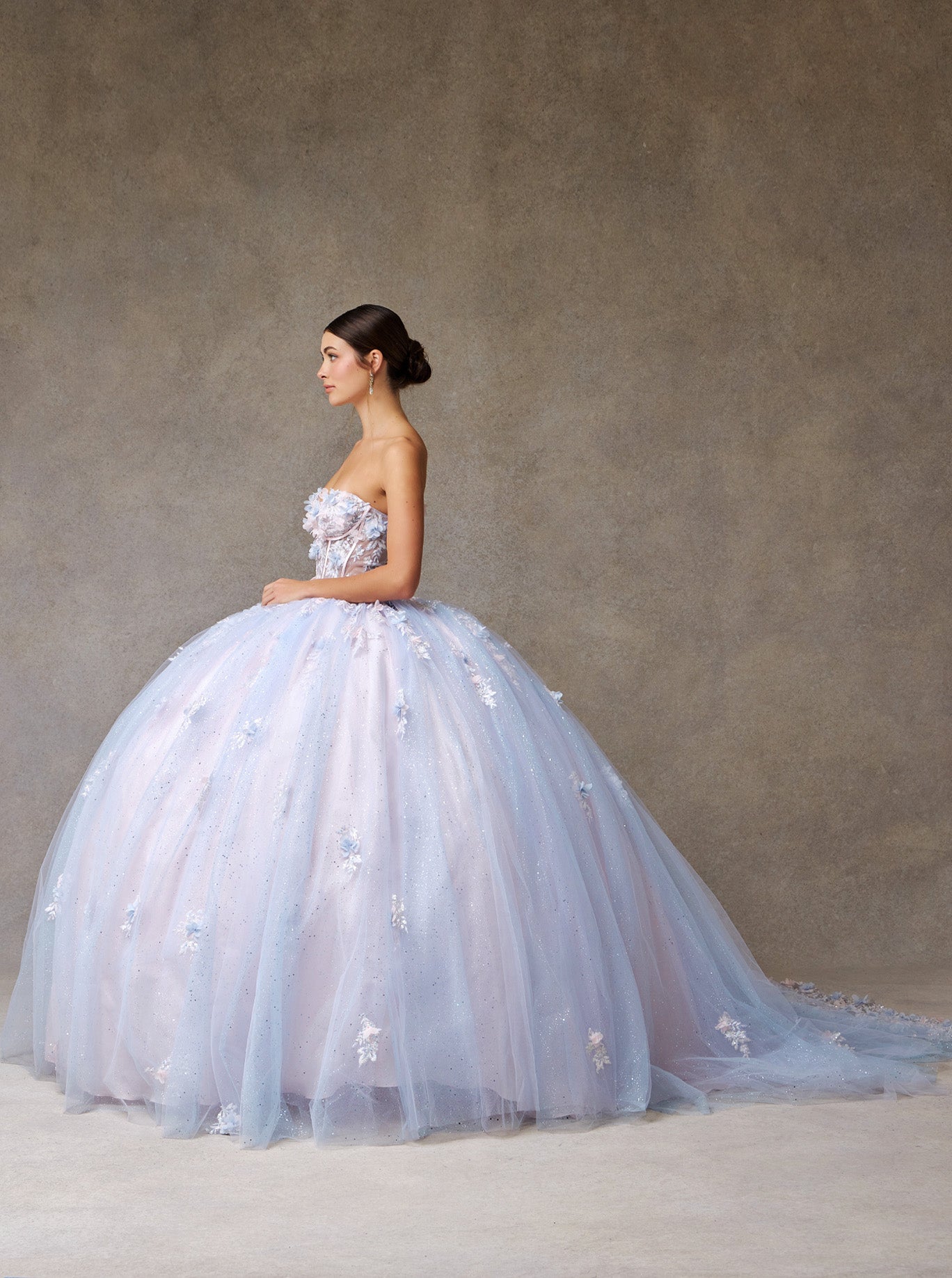 Vestido de Fiesta con Brillos Escote de Corazón Aplicaciones en Flores en color Ligth Blue Pink