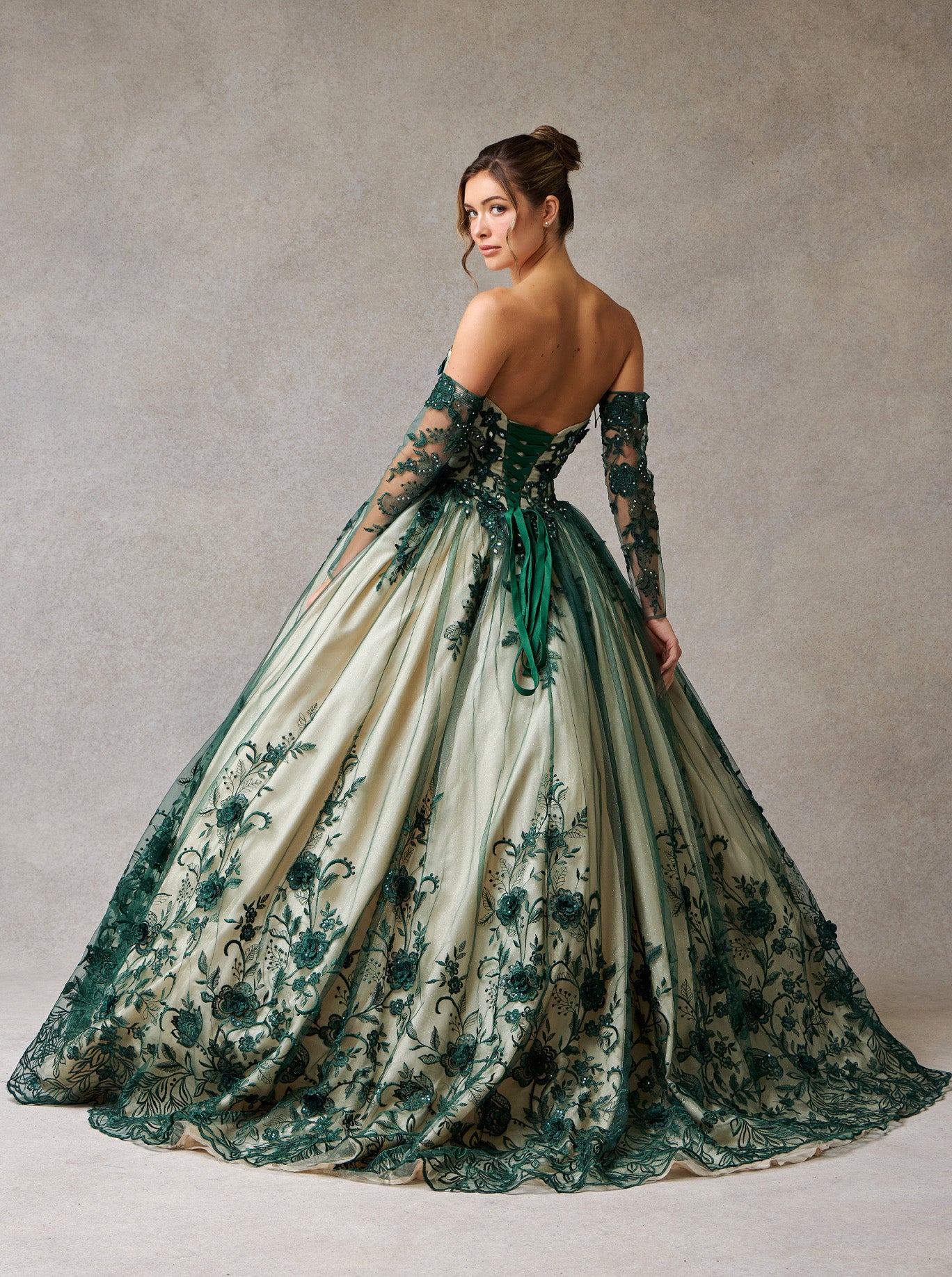 Vestido Cote Princesa de Tul y Encaje Bordados, con Aplicaciones Florales en 3D, Color Hunter Green Nude