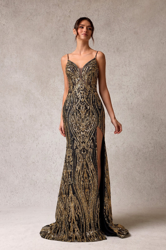 Vestido de Tul Recto Bordado con Brillos y Lentejuelas, Escote Corazón y Tirantes Finos, Color Black Gold