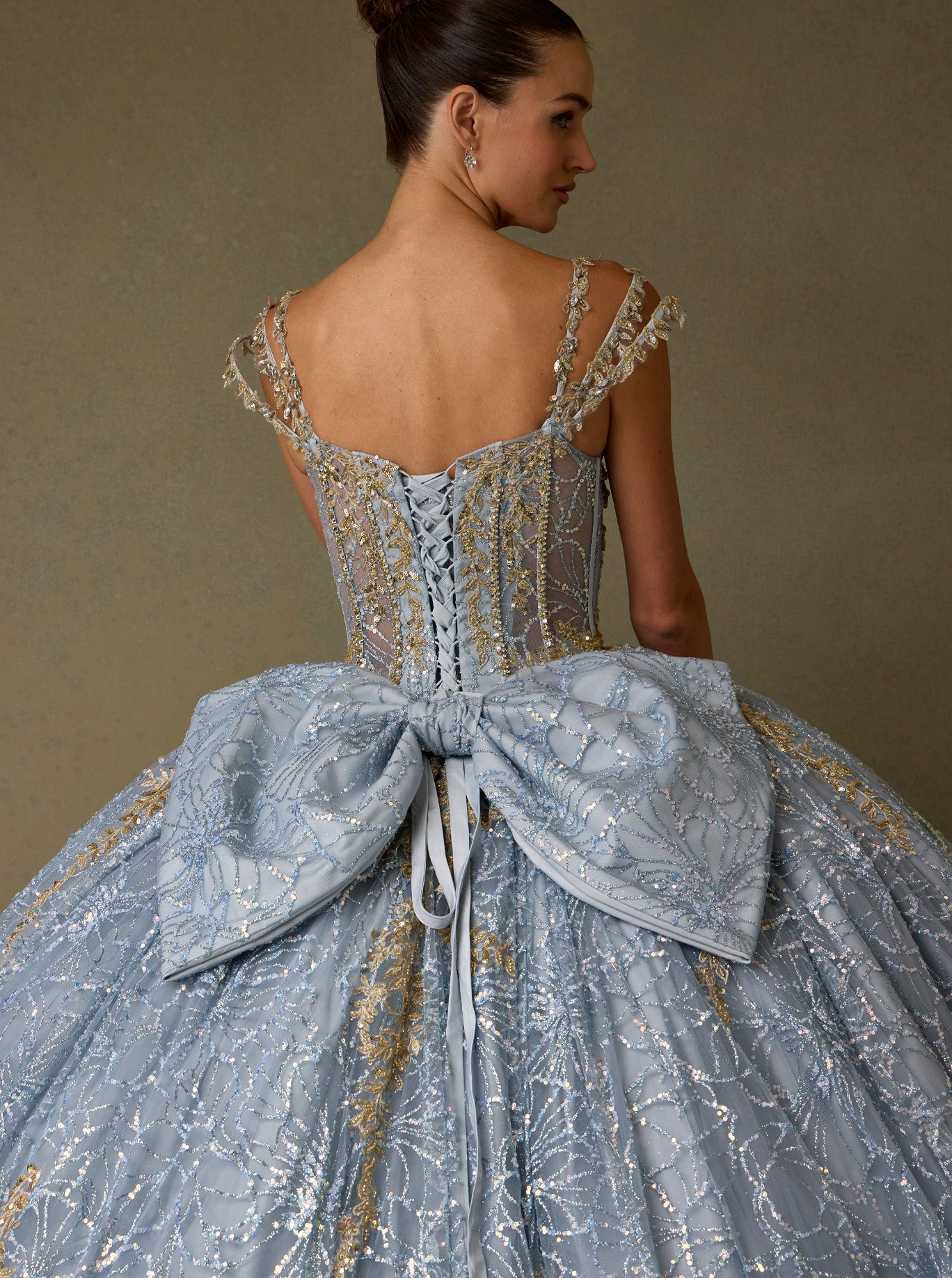 Vestido de Fiesta de Tul Bordado, Con Tirantes y Cauda Desmontable, Color Ice Blues Gold