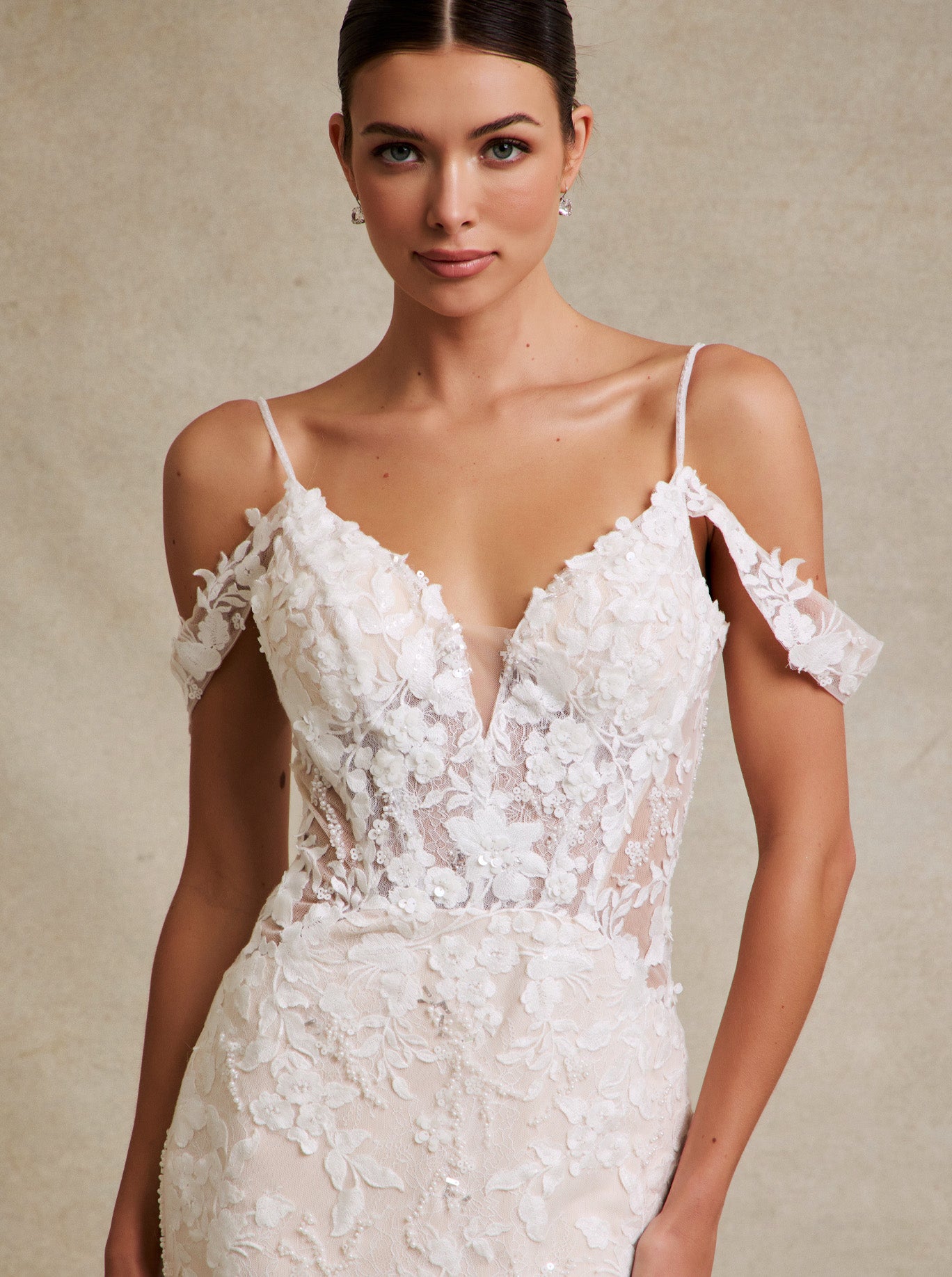 Vestido de Novia Corte Sirena con Escote de Corazón de Encaje Bordado con Cuentas y Lentejuelas Color Off White