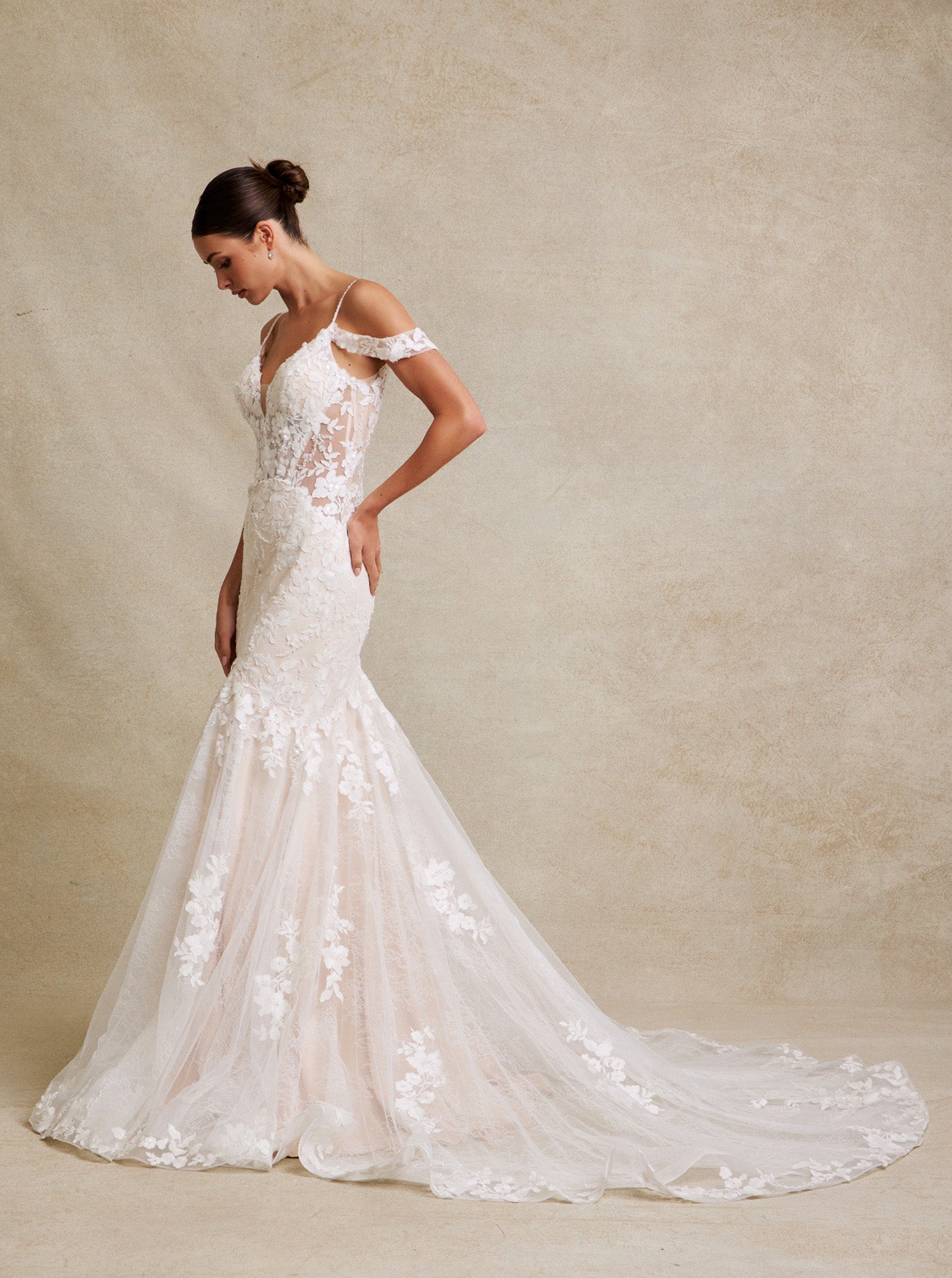 Vestido de Novia Corte Sirena con Escote de Corazón de Encaje Bordado con Cuentas y Lentejuelas Color Off White