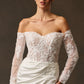 Vestido de Novia de Satén y Tul, con Hombros Descubiertos, Manga Larga y Escote Corazón. Color Off White