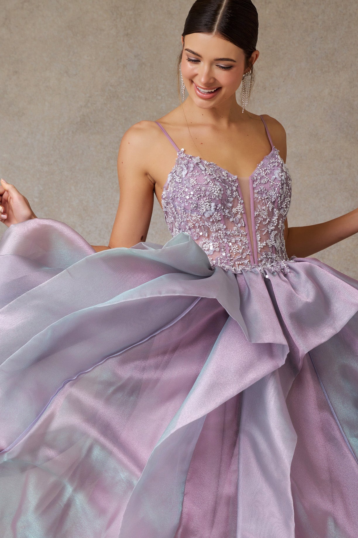 Vestido Línea A Con escote V y Detalles de Encaje. (Dos Colores)