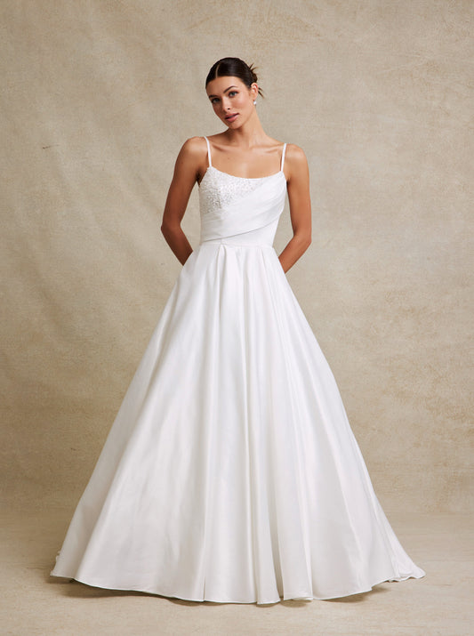 Vestido de Novia Corte en A de Satén yTul  con Cuentas, Perlas y Lentejuelas, Color Off White