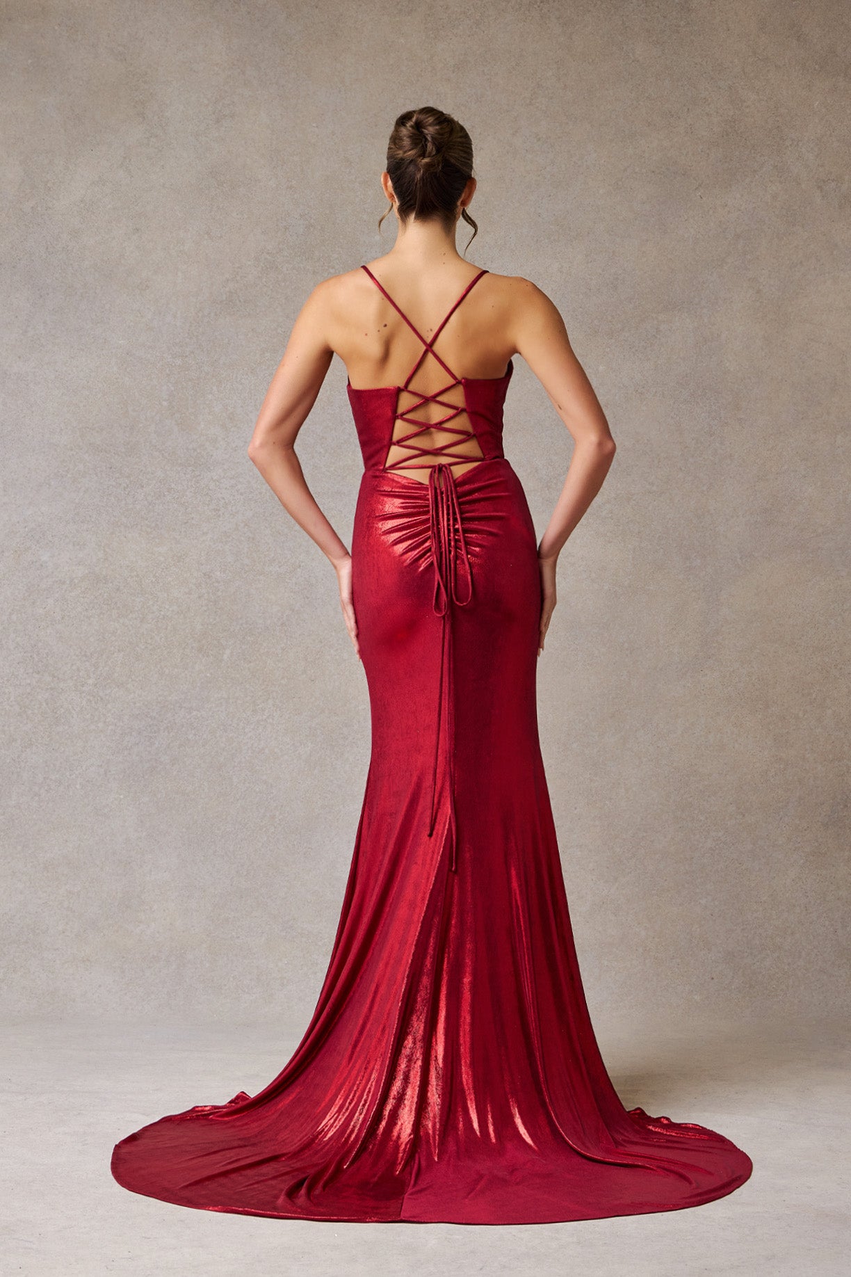 Vestido Crepé Elástico Escote Corazón y Abertura. (Dos Colores)