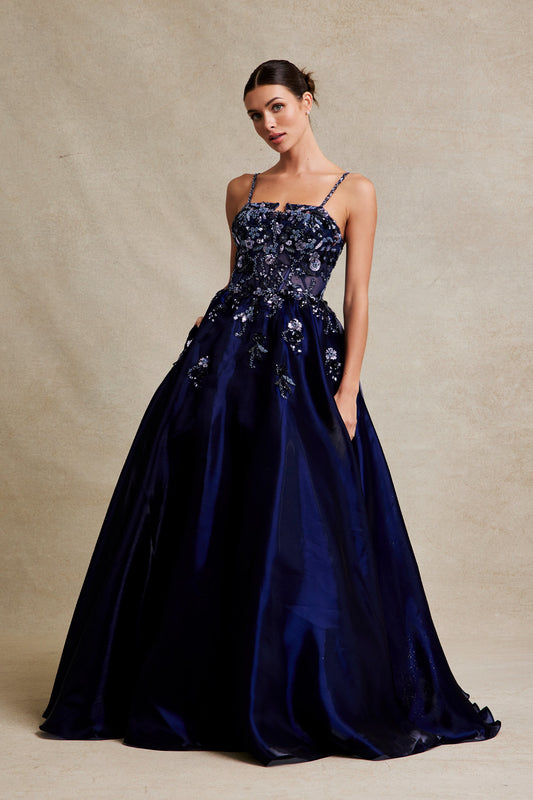 Vestido en Línea A con Tirante Bordado con Pedrería Color Navy