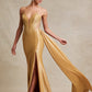 Vestido con Escote de Corazón y Abertura en la Pierna con Aplicaciones en Brillo, Color Gold