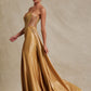 Vestido con Escote de Corazón y Abertura en la Pierna con Aplicaciones en Brillo, Color Gold