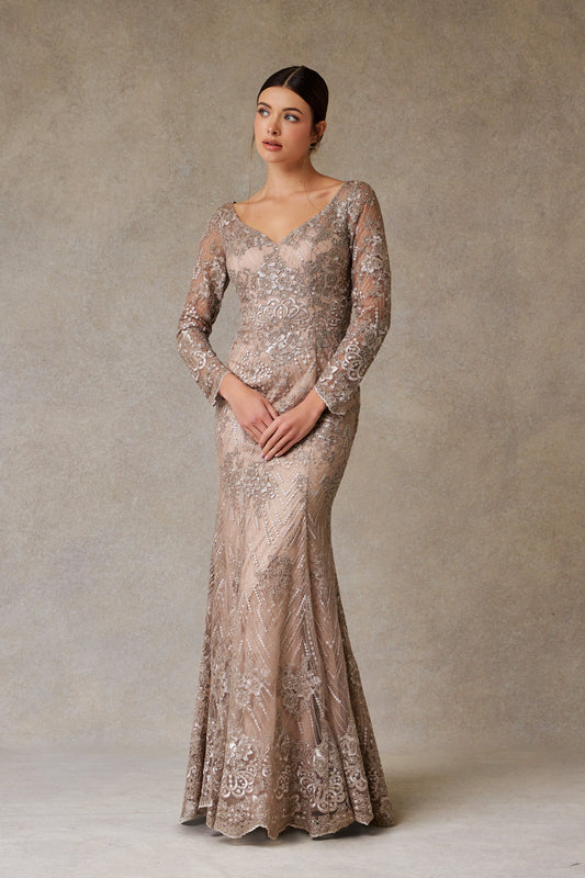 Vestido en Línea Recta con estampado de Encaje Color Taupe.