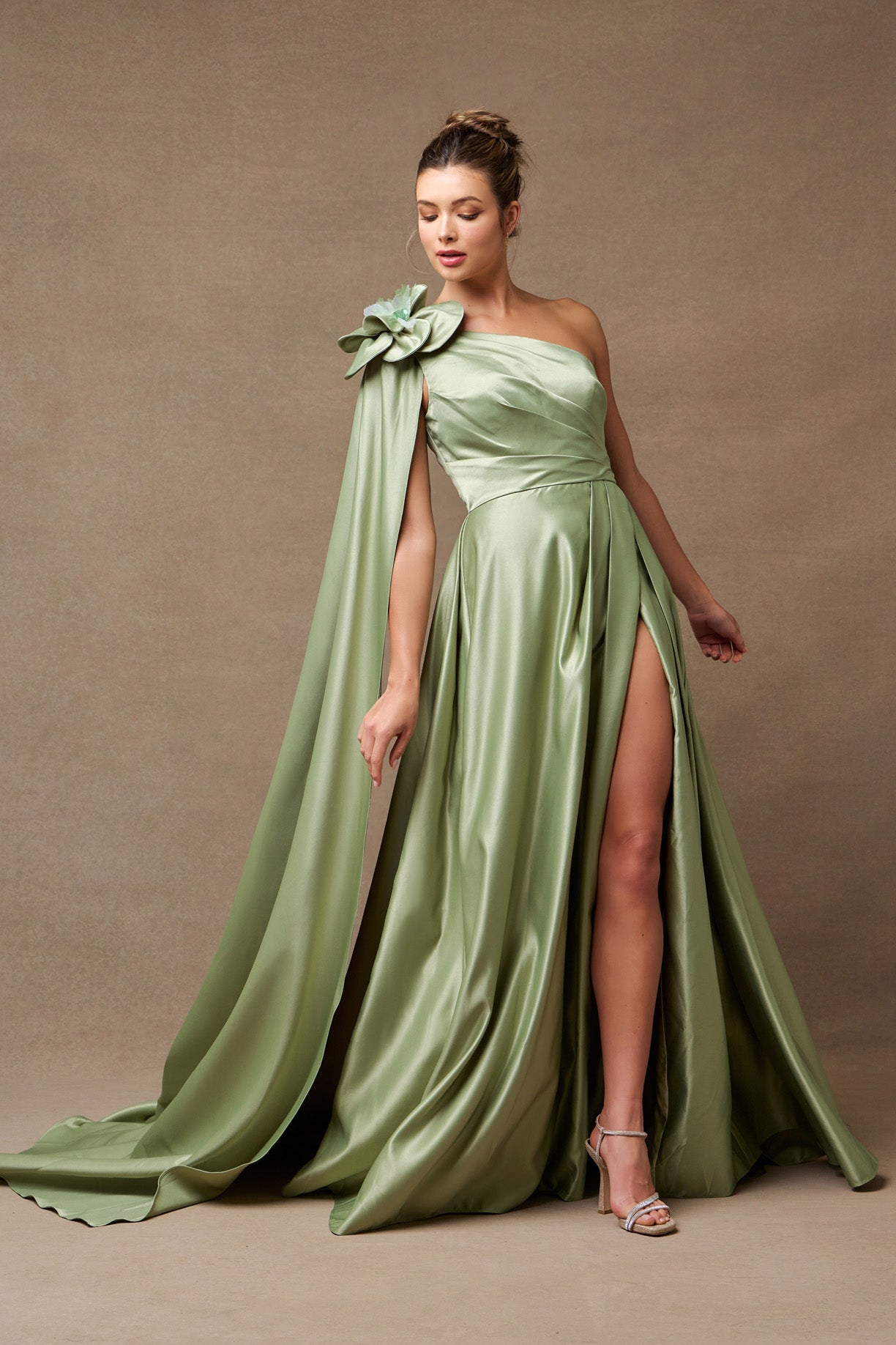 Vestido de Satén en Línea A con Abertura (Varios Colores)