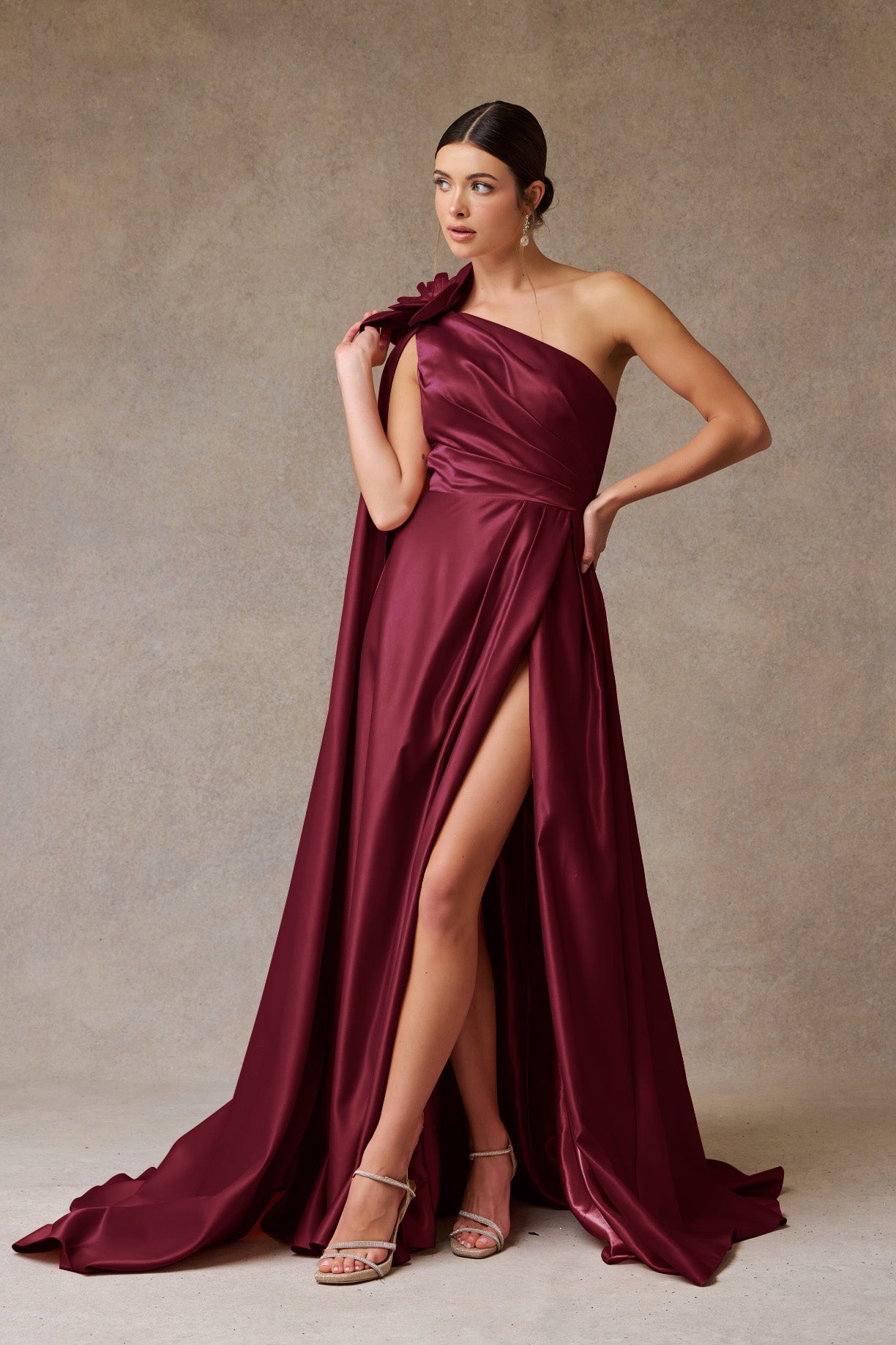 Vestido de Satén en Línea A con Abertura (Varios Colores)