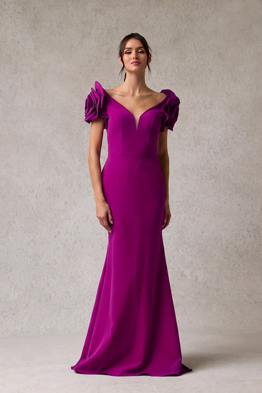 Vestido Corte Sirena Strech, Manga Corta con Aplicación Floral y Cuello en V, Colores Magenta y Royal