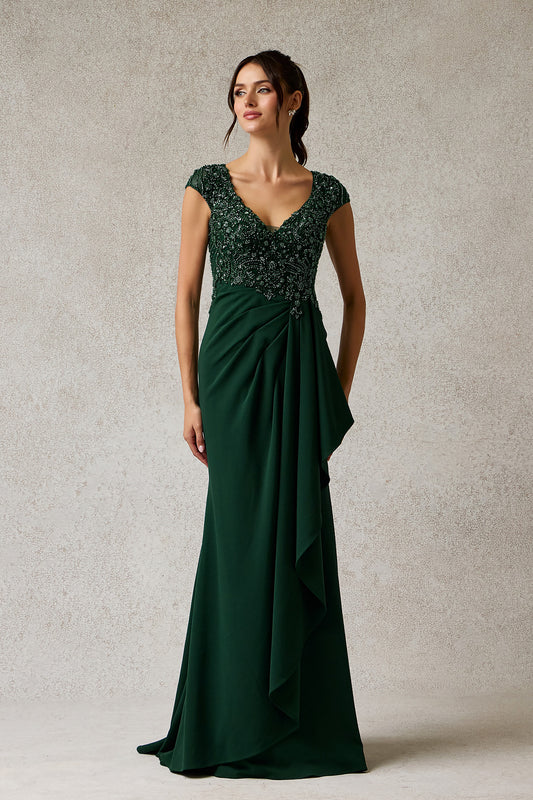 Vestido Recto, con Manga Corta, Cuello en V, Corpiño Bordado y Olan en Cascada, Color Hunter Green