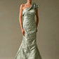 Vestido de Jacquard Estampado, Corte Sirena a un Solo Hombro con Detalla en Flor, Color Sage