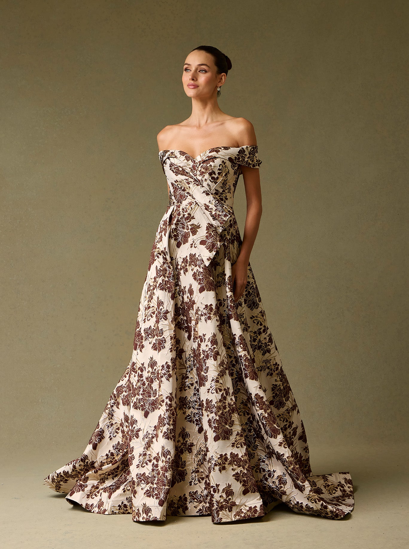 Vestido de Jacquard Estampado, Corte A, con Hombros Descubiertos y Detalle de Drapeado, Color Mocha Print