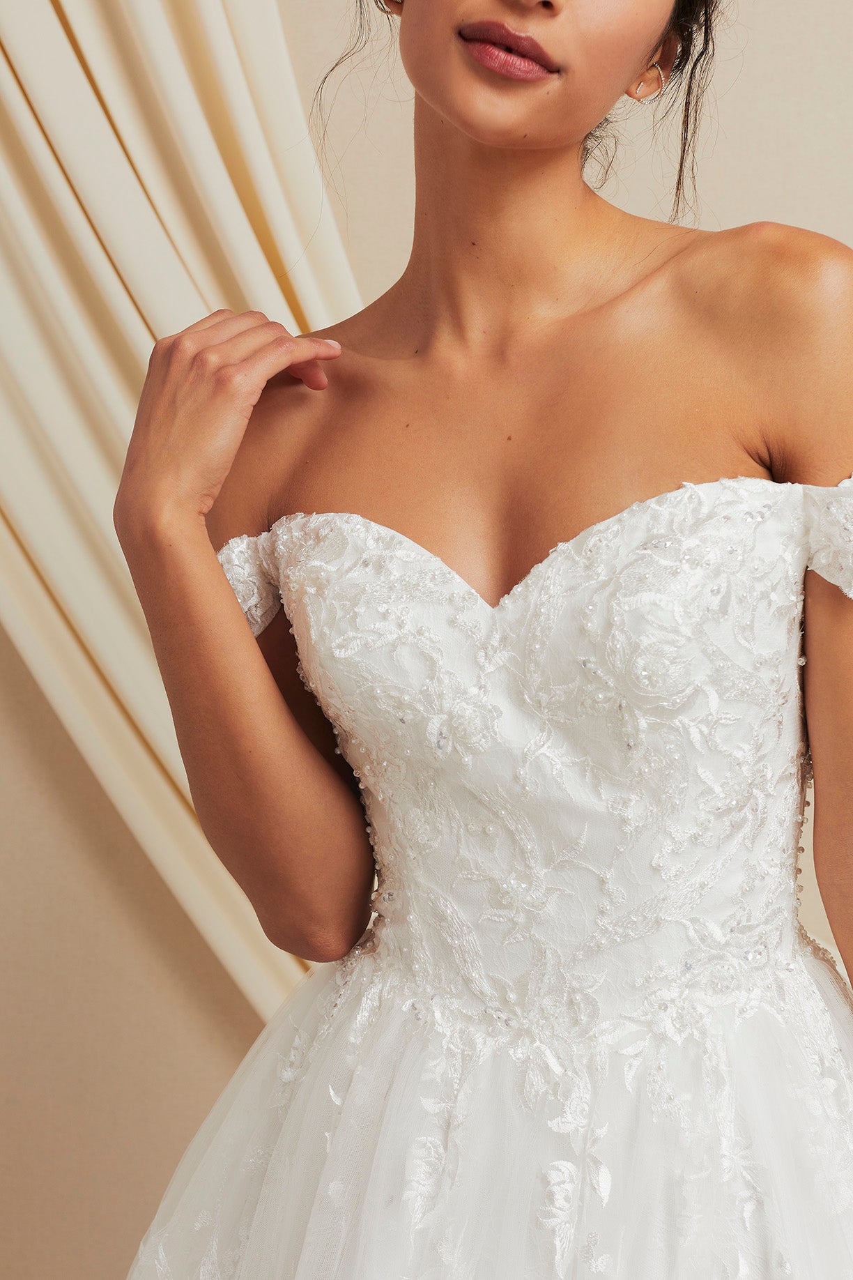 Vestido de Novia en Linea A de Encaje Escote de Corazón, Color Off White