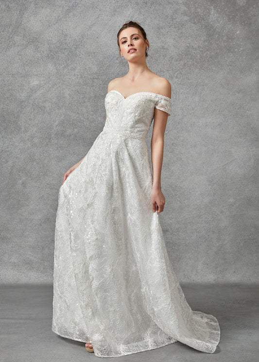 Vestido en Corte A, con Hombros Descubiertos, Escote Corazón con Cauda Corta, Color Off White