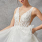 Vestido de Novia, Escote en Pico con Corse y con Tirantes.