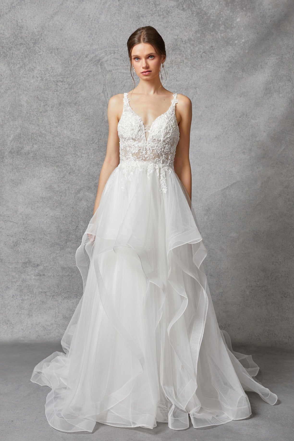 Vestido de Novia con Tirantes de Tul con Encaje Bordado con Cuentas y Lentejuelas, Color Off White