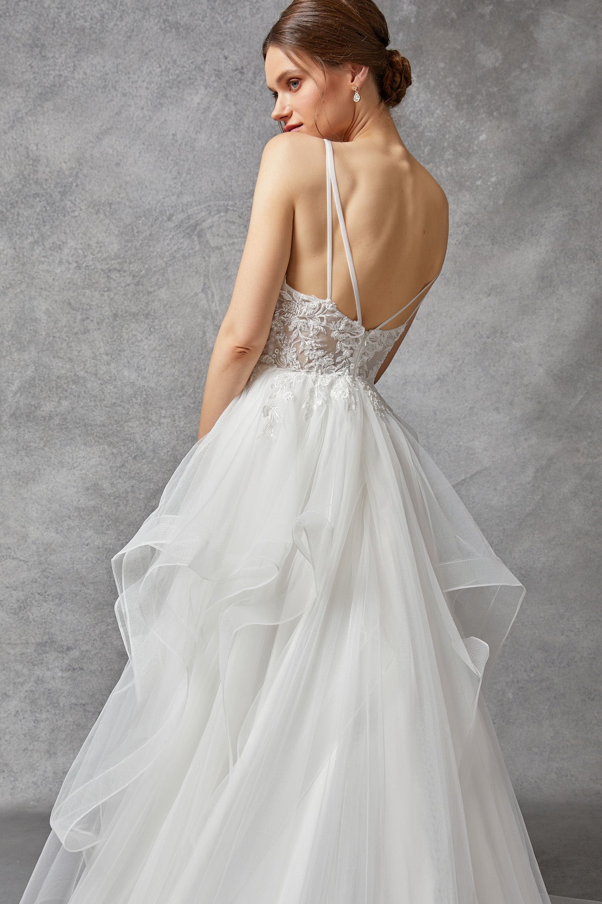 Vestido de Novia con Tirantes de Tul con Encaje Bordado con Cuentas y Lentejuelas, Color Off White