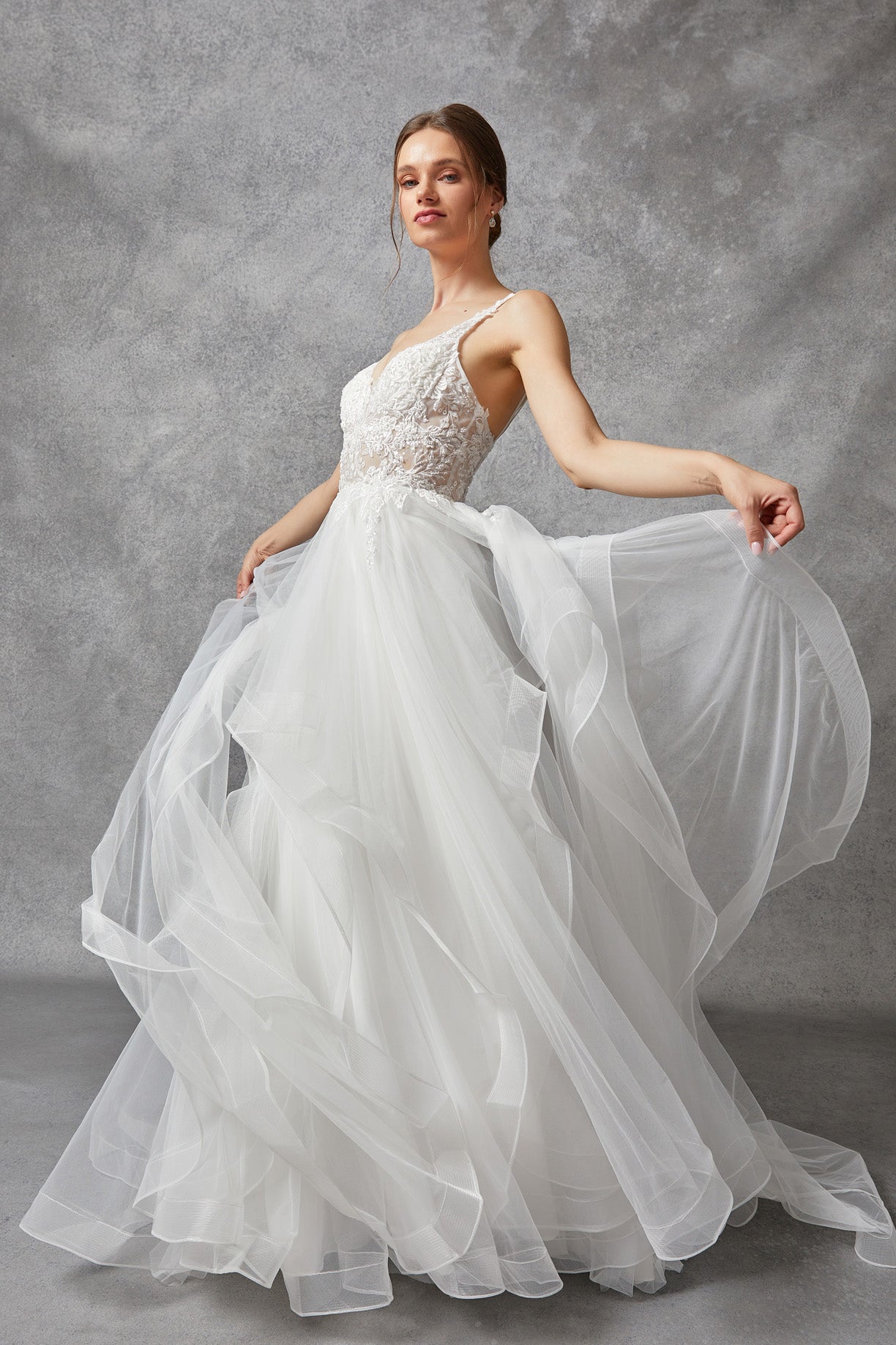 Vestido de Novia con Tirantes de Tul con Encaje Bordado con Cuentas y Lentejuelas, Color Off White