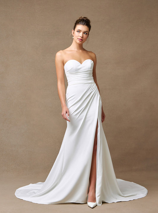 Vestido de Novia con Escote de Corazón, Abertura en la Pierna y Cauda Corta, Color Off White