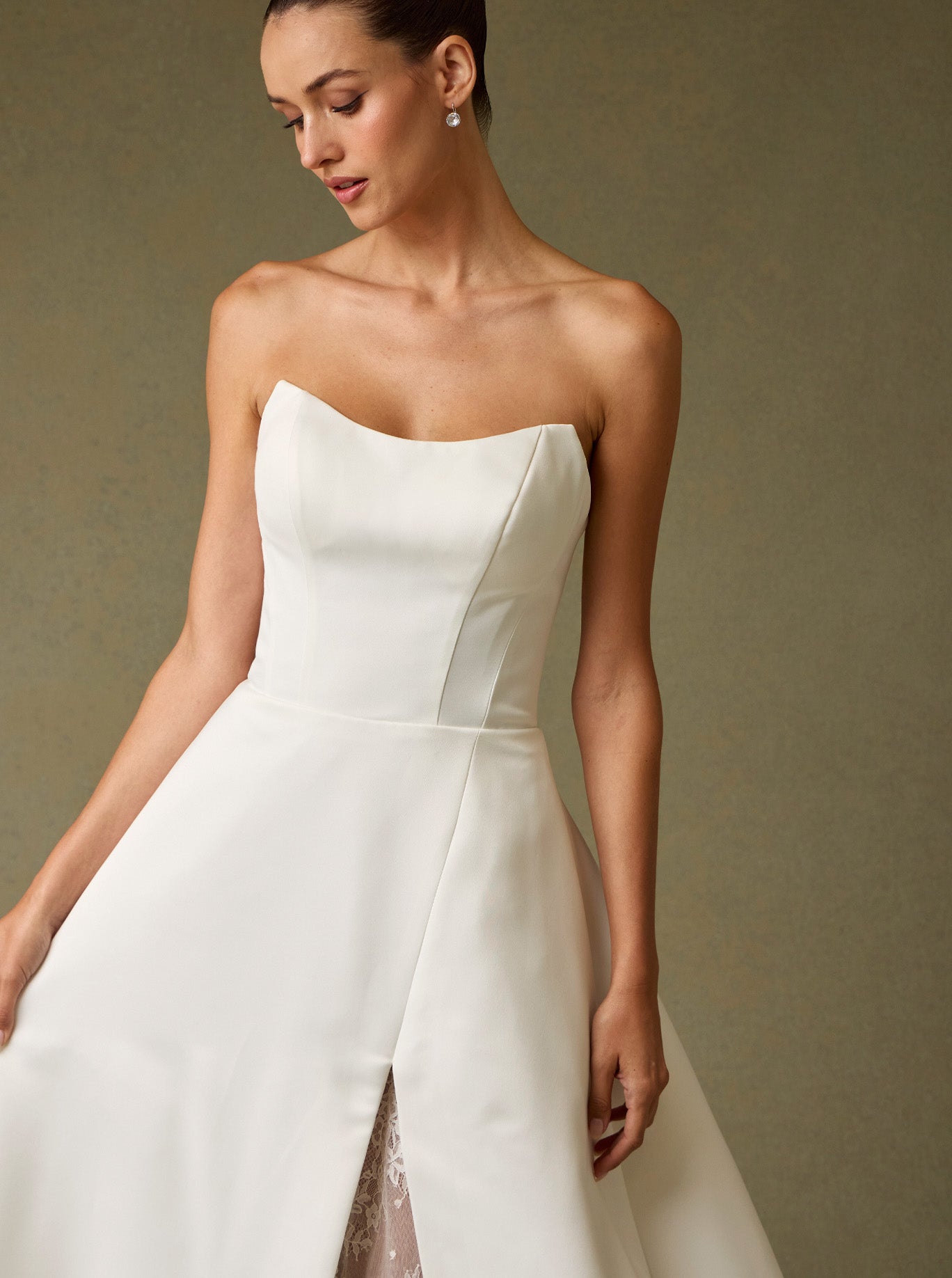Vestido de Novia de Satén con Encaje, en Corte A, Escote Redondo sin Tirantes, Color Off White