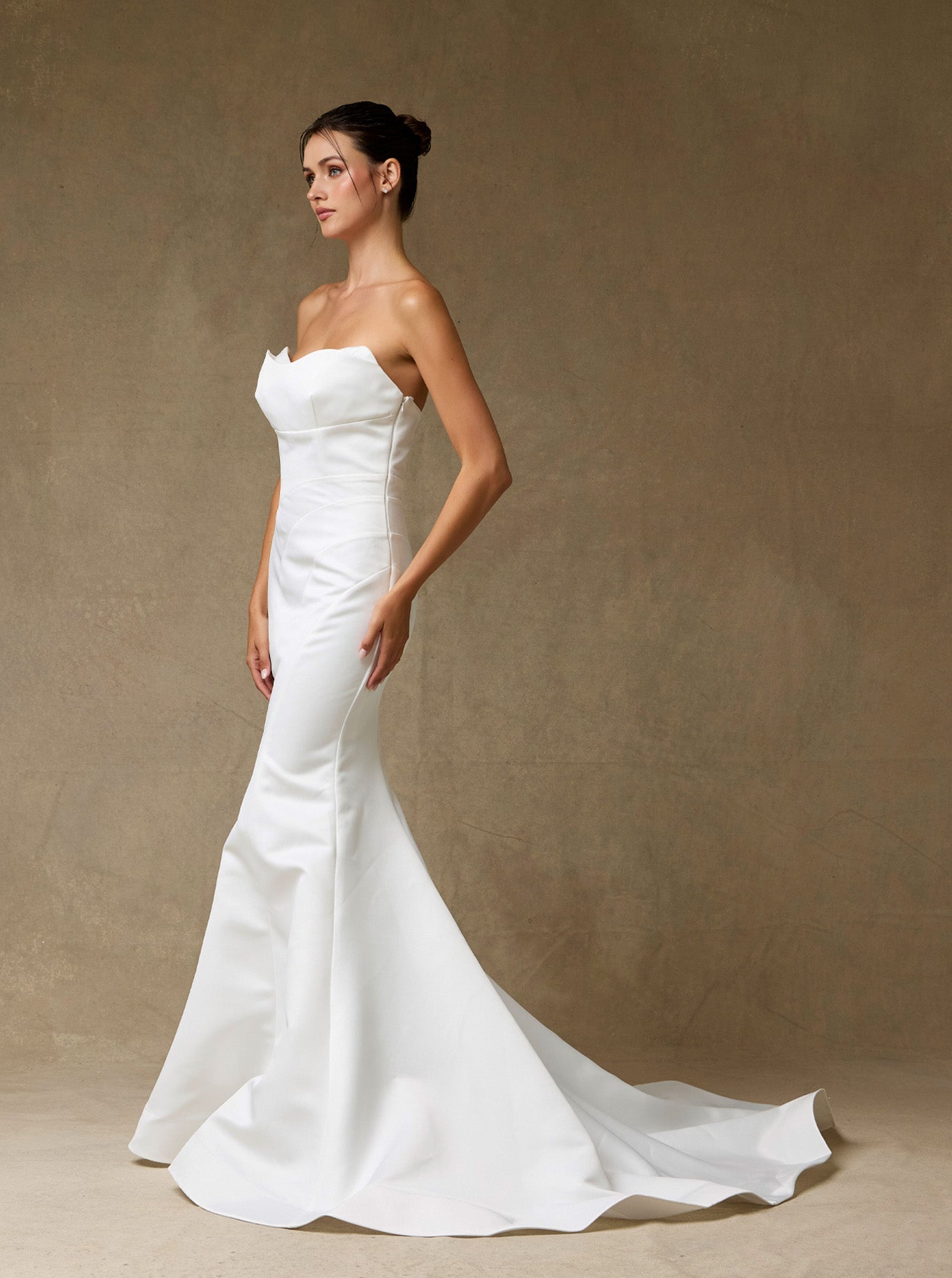 Vestido de Novia Corte Sirena, sin Tirantes, Color Off White