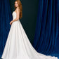 Vestido de Novia en Corte A, Con Escote Recto, Con Botones en la Parte de Atrás y Cauda, Color Off White