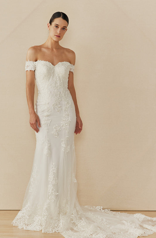 Vestido de Novia de Encaje Corte Recto Hombro Descubierto Escote de Corazón Color Off White