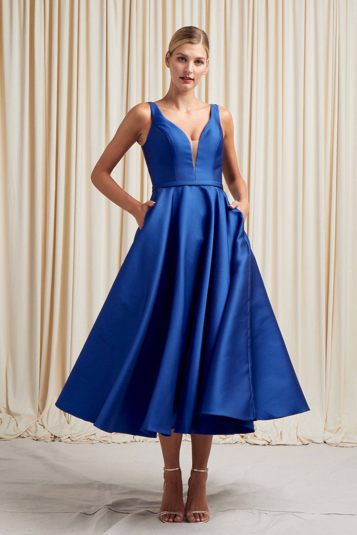 Vestido Corto Cuello V Sin Mangas (Varios Colores)