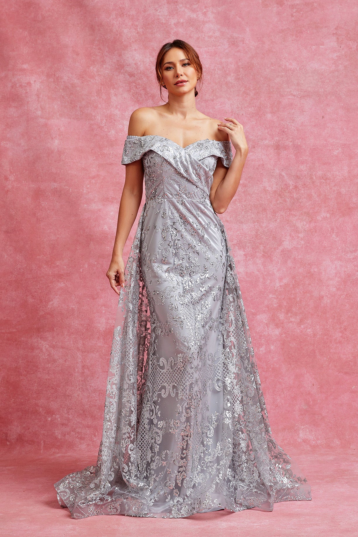 Vestido de Fiesta en Línea A Con Hombre Fuera Color Silver.