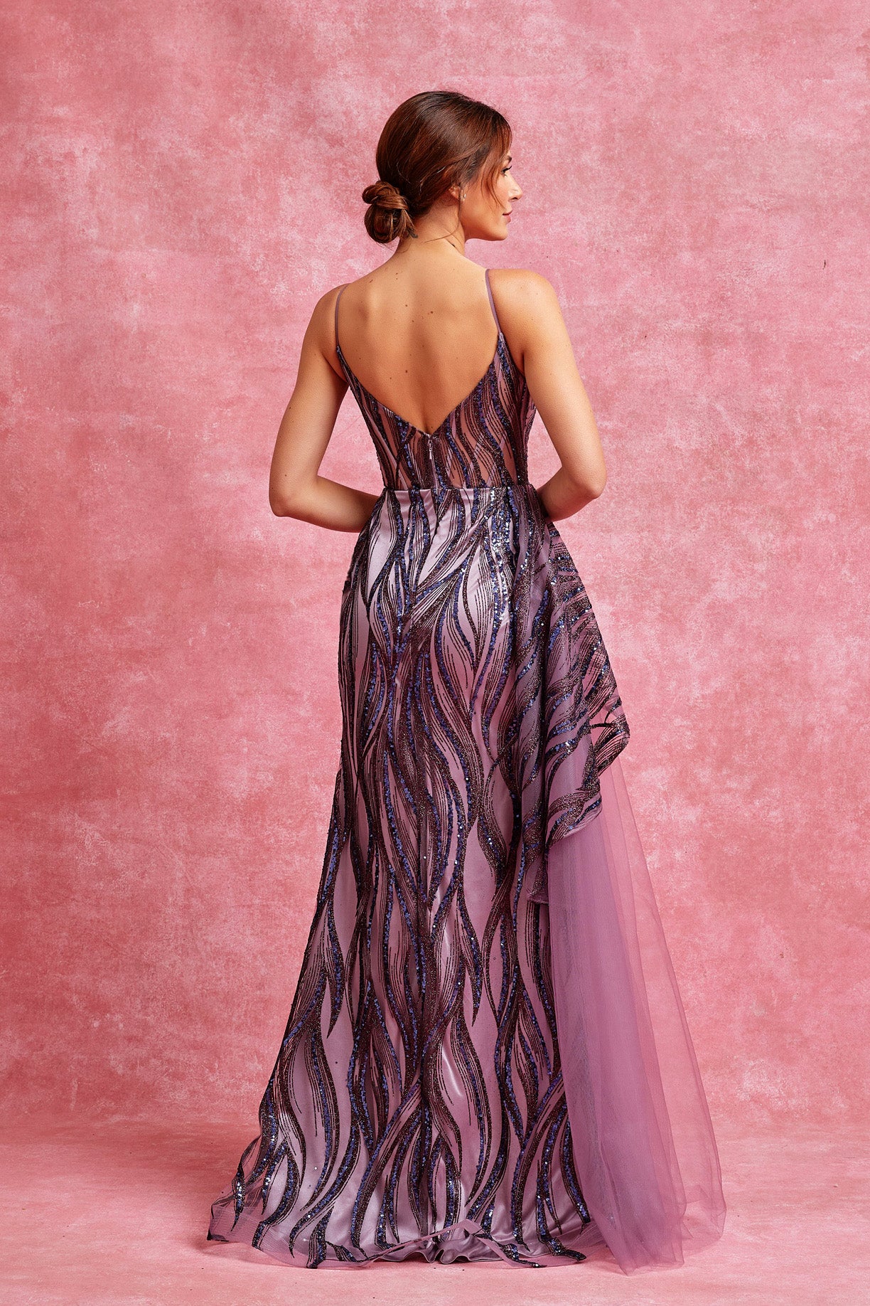 Vestido de Noche Sin Mangas, Escote de Corazón y Abertura Color Purple.