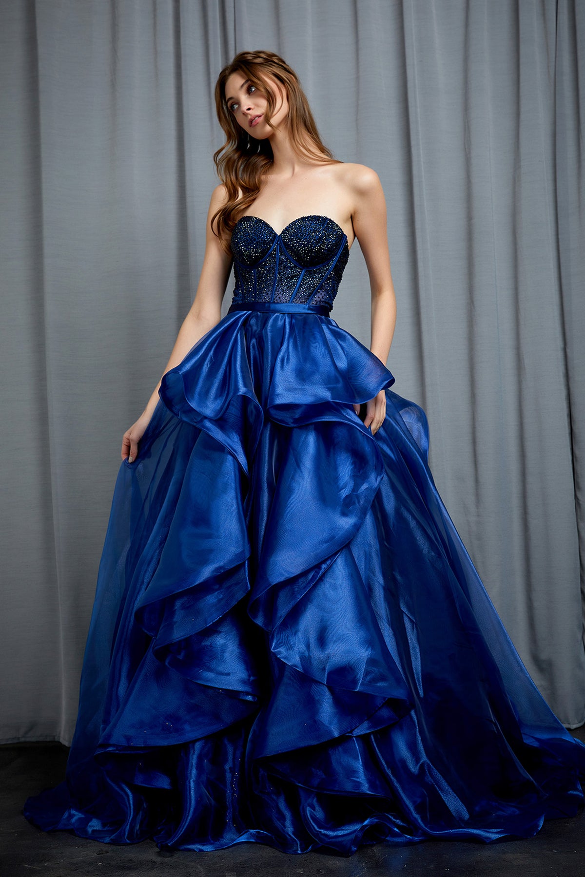 Vestido de Corsé en Capas con Cola (Varios Colores)