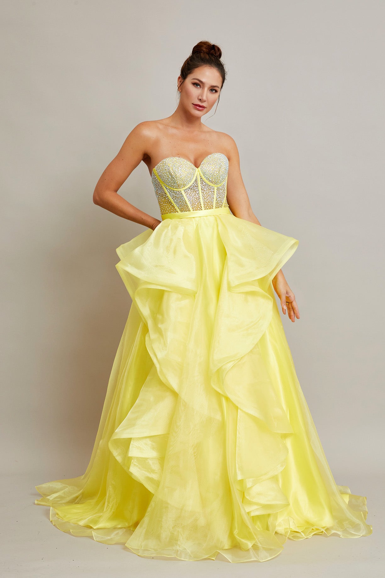 Vestido de Corsé en Capas con Cola (Varios Colores)