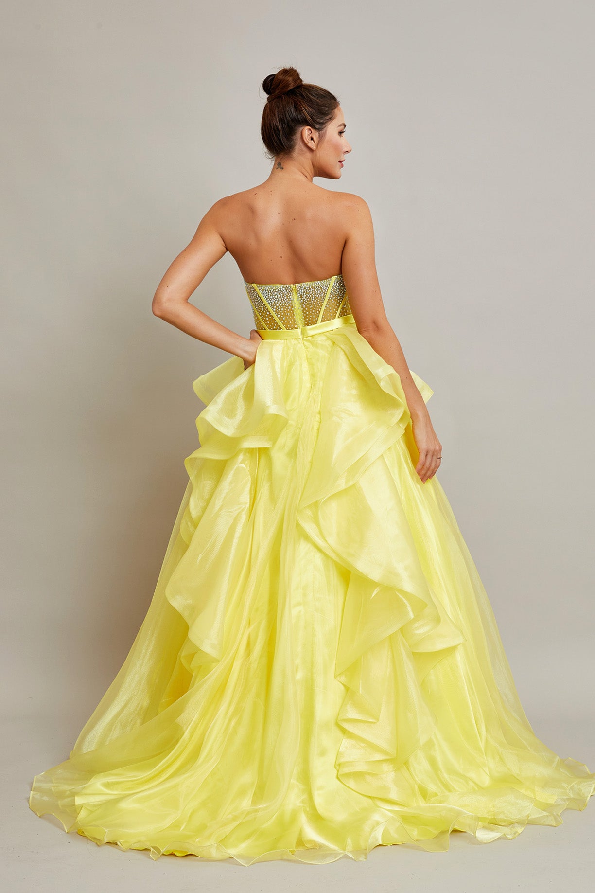 Vestido de Corsé en Capas con Cola (Varios Colores)