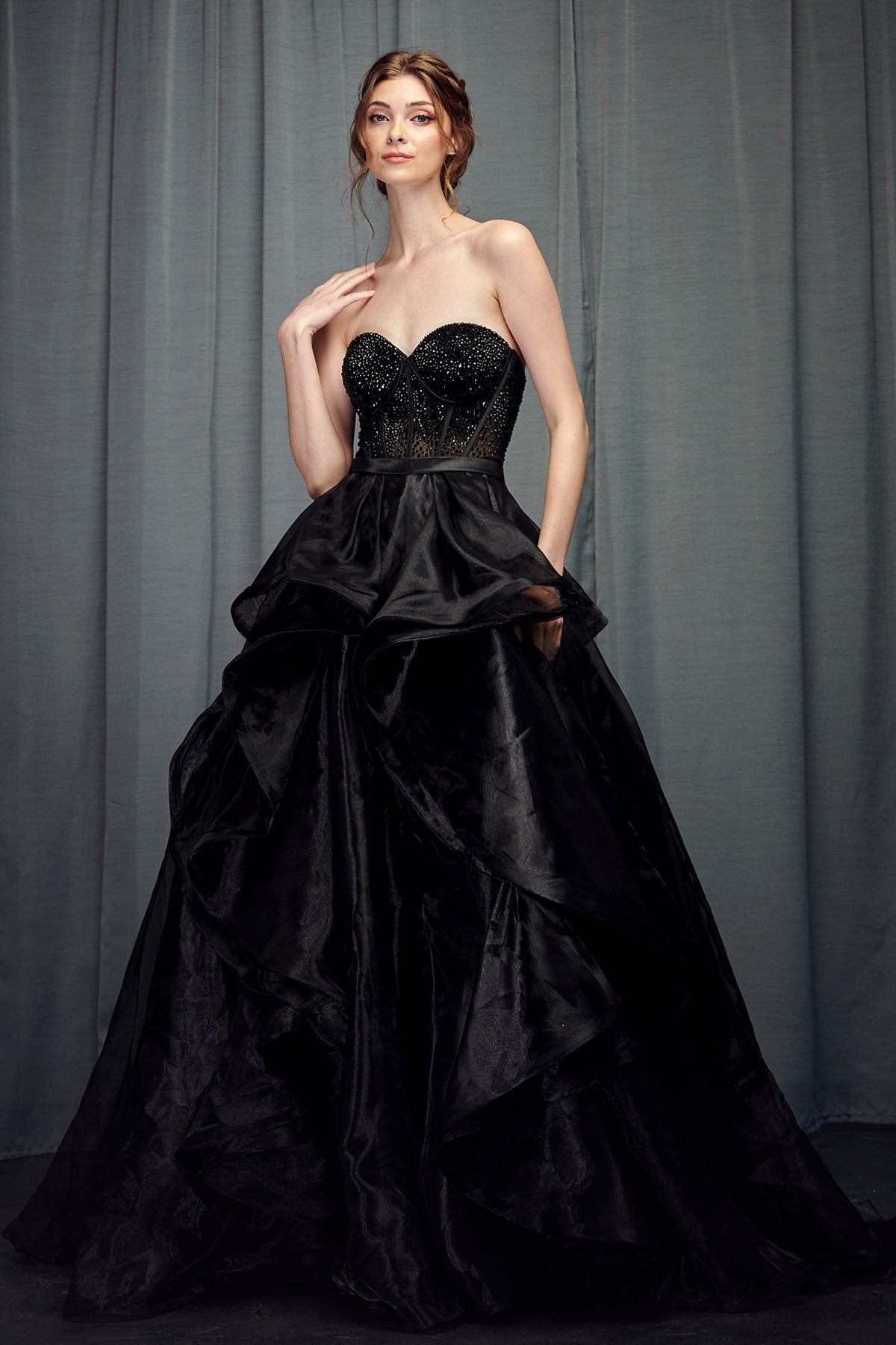 Vestido de Corsé en Capas con Cola (Varios Colores)