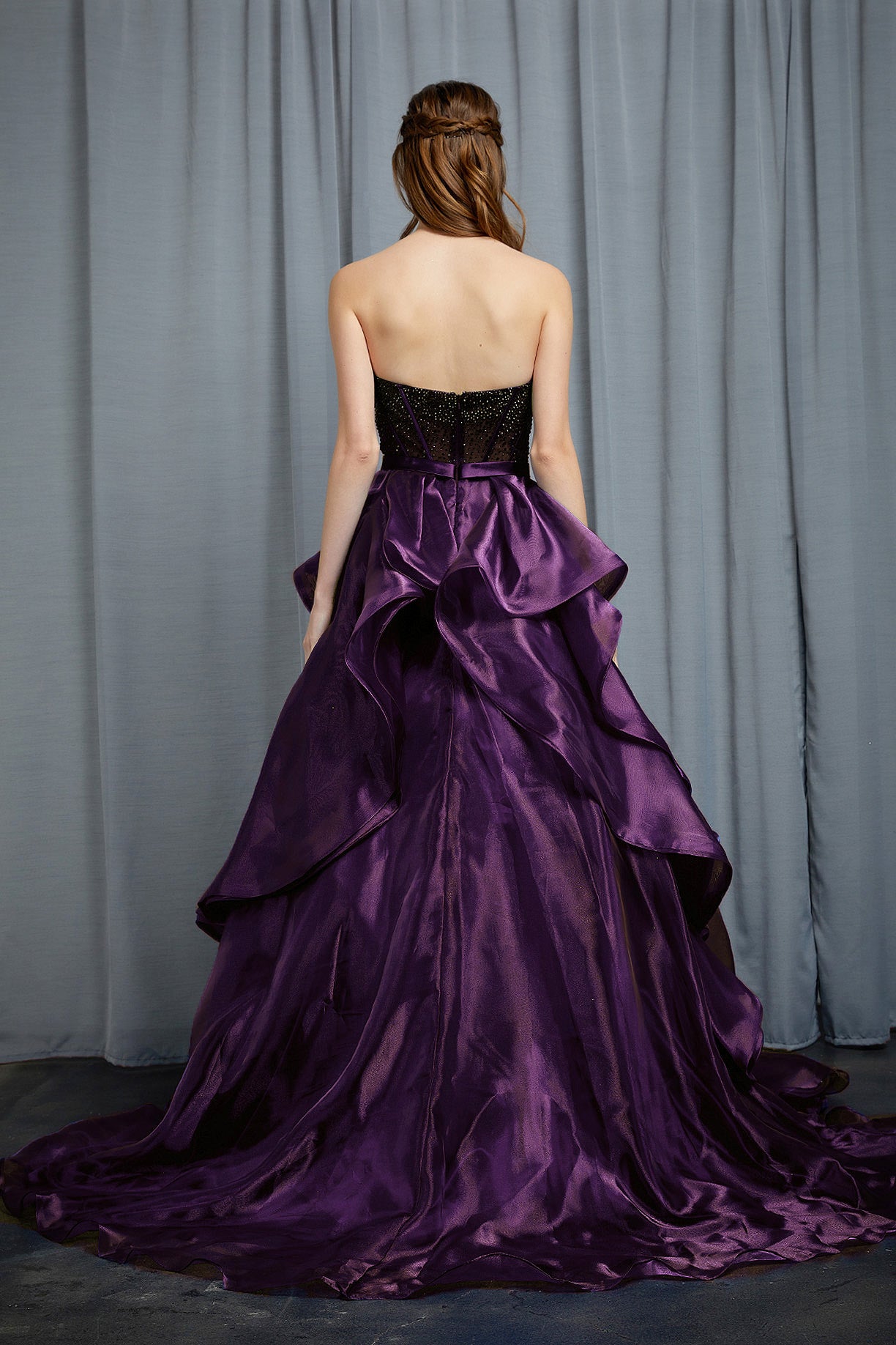 Vestido de Corsé en Capas con Cola (Varios Colores)