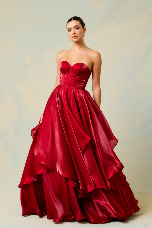 Vestido en Línea A a Capas y Straplees, Colores Burgundy y Black