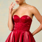 Vestido en Línea A a Capas y Straplees, Colores Burgundy y Black